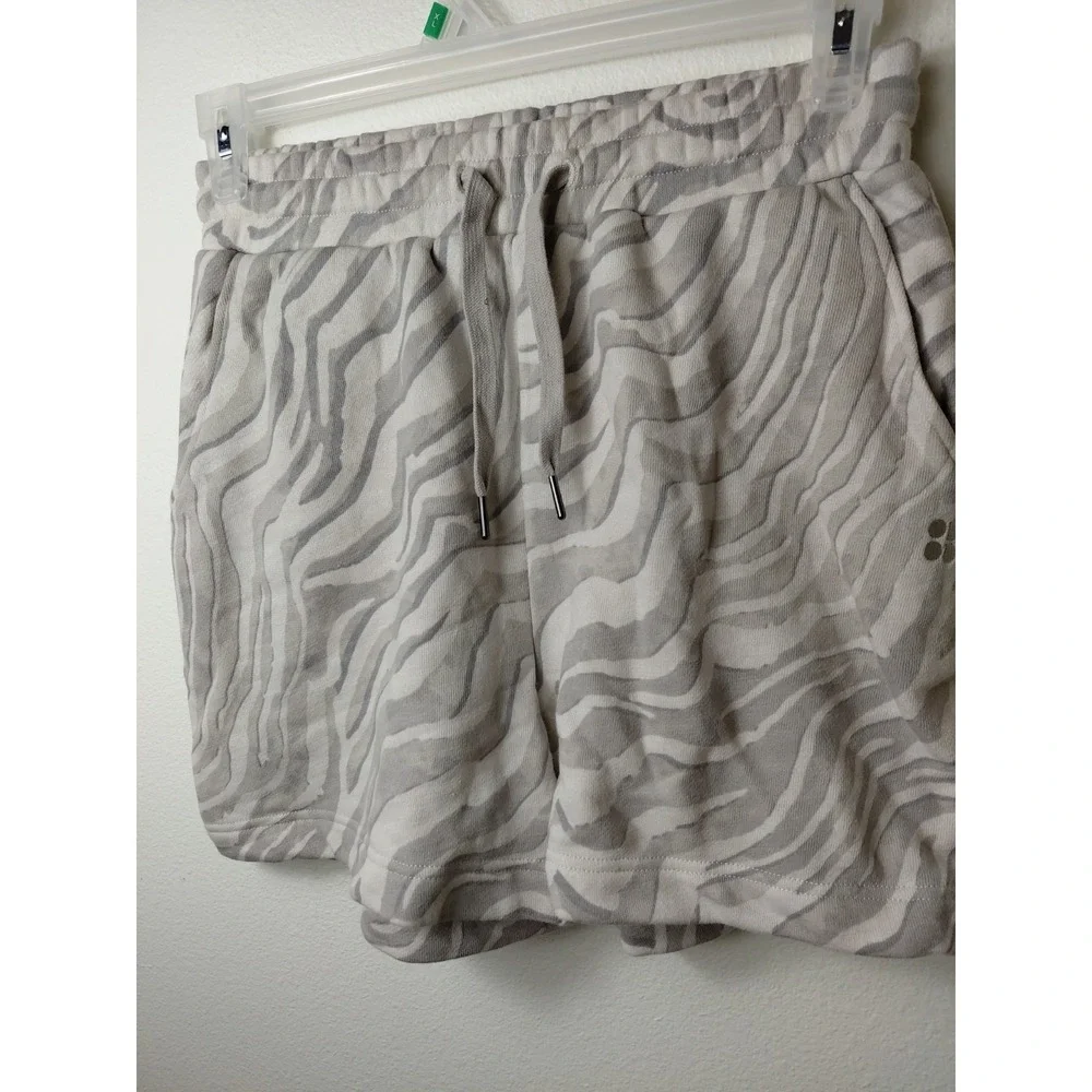 Sweaty Betty the essentials sweatshorts womens sz small‎ light grey zebra print